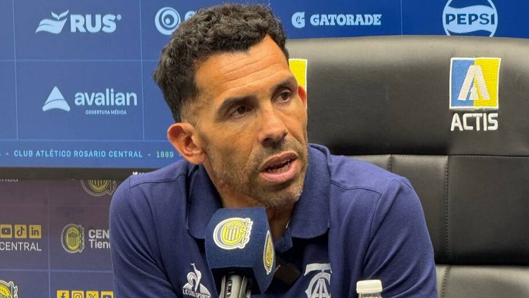 ¿Hay tensión en la relación entre Carlos Tevez y Talleres? La respuesta del entrenador.