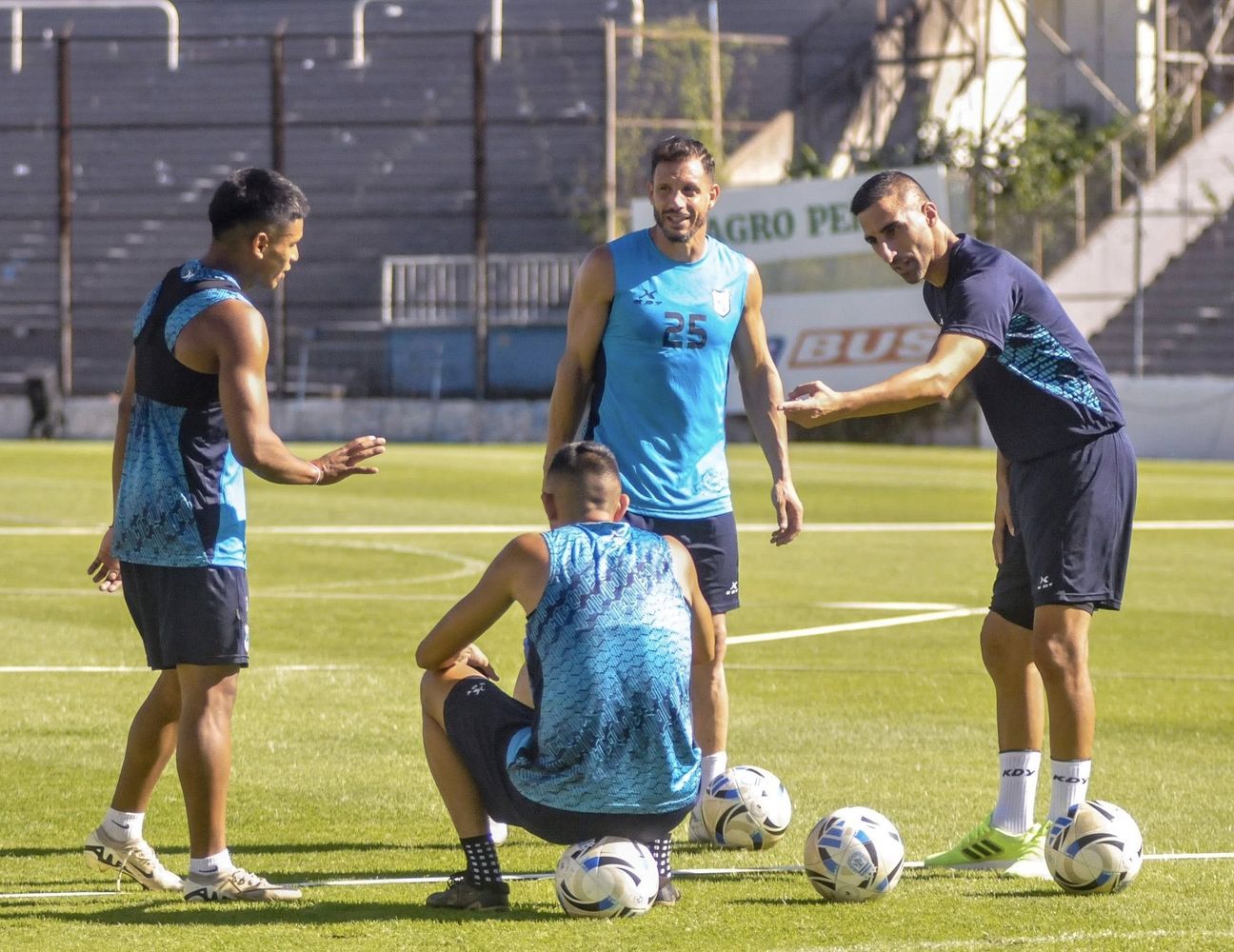 En la antesala de un compromiso de alto voltaje en la Primera Nacional, el presente de Gimnasia y Esgrima de Jujuy invita al optimismo, pero con los pies sobre la tierra, dice a sus jugadores el DT Hernán Pellerano.