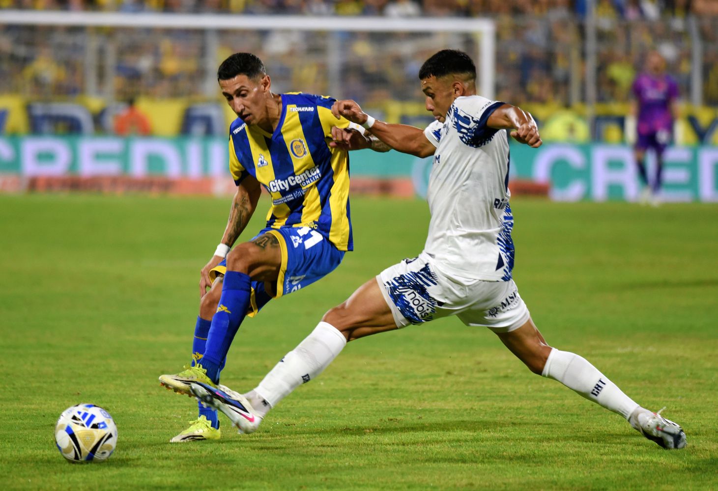 Ángel Di María debió ser expulsado en el primer tiempo del Rosario Central-Talleres.