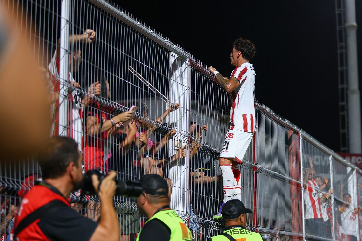 El partido entre Instituto y Atlético Tucumán.