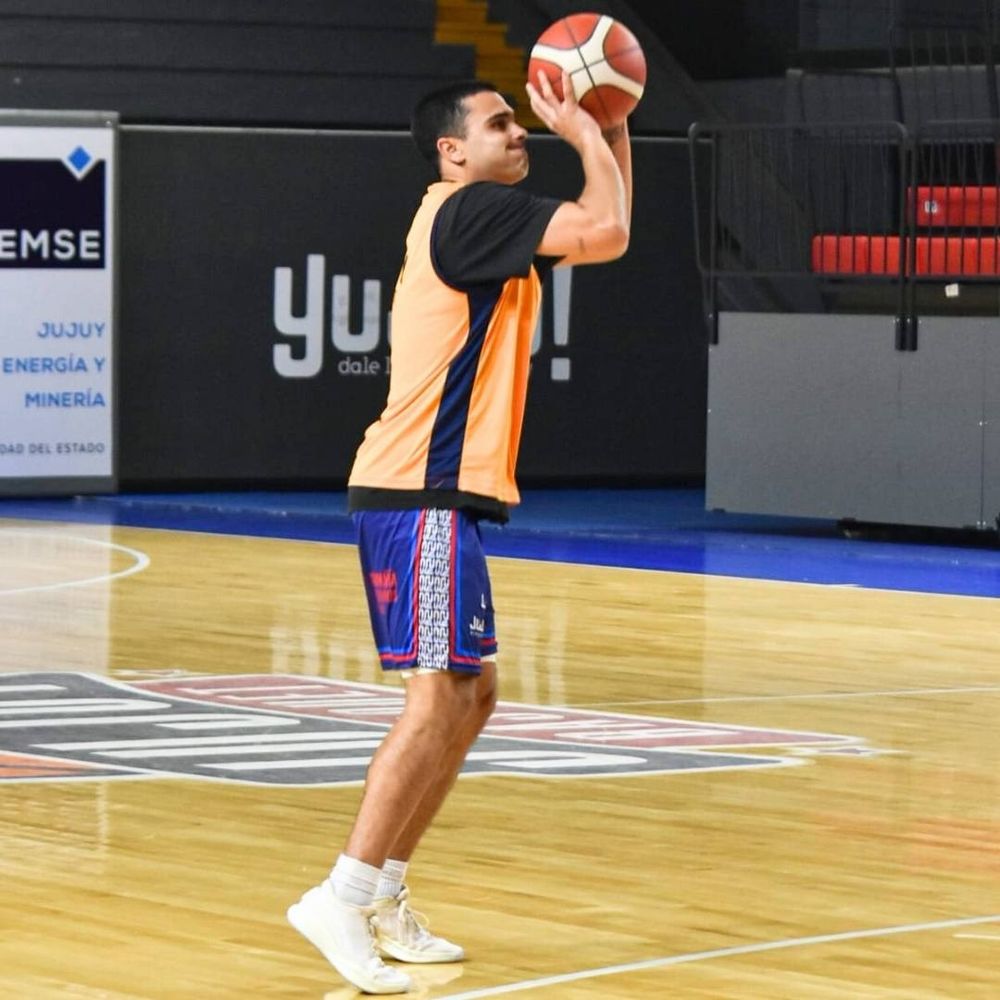 "Los partidos se definen mucho por detalles y creo que ahí tenemos que estar muy finos", dice Bruno Conti antes del cruce en Mendoza con Rivadavia Básquet.