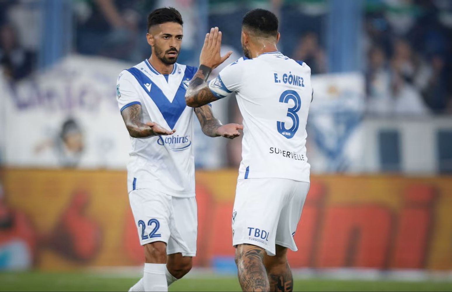 Manuel Lanzini, ex River, convirtió el gol que le valió la gloria a Vélez.