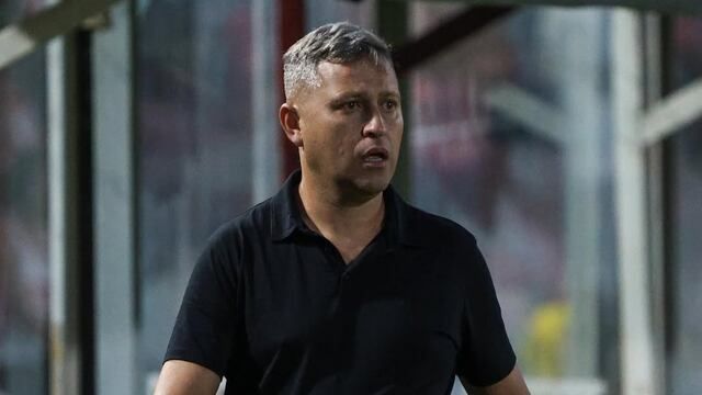 En Instituto buscan otro delantero para que Diego Flores tenga opciones, tras la salida de Luca Klimowicz al Emelec de Ecuador.
