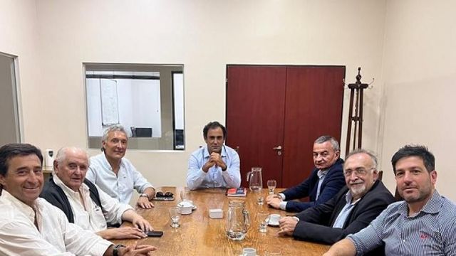 Reunión de representantes de todas fábricas en el IPAAT