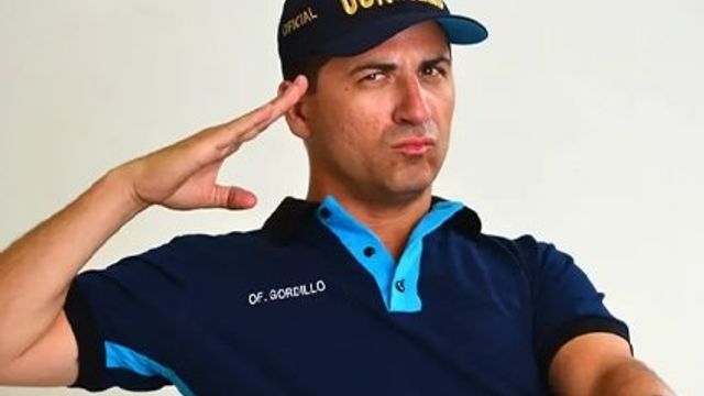 El ocurrente Oficial Gordillo, un tipo muy futbolero.