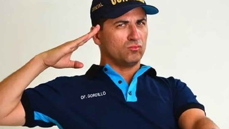 El Oficial Gordillo y el fútbol de Córdoba: de qué equipo tiene más camisetas y cuál le gustó más