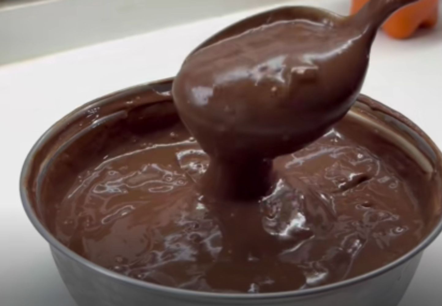Así queda el postre de chocolate casero.