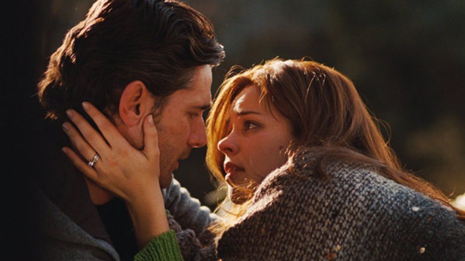 Netflix revive un romance que desafía el tiempo y la lógica en una película exitosa