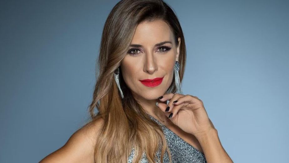 Mariana Brey eligió un vestido lencero total black para la gala de Gran Hermano y marcó tendencia