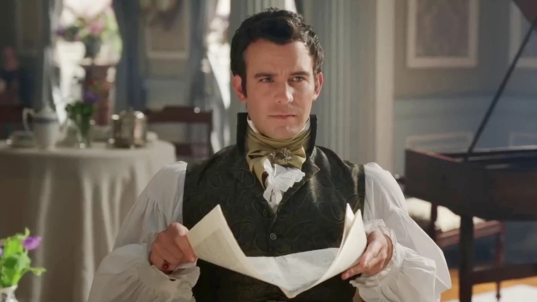 Luke Thompson como Benedict Bridgerton.