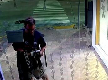Video: buscan al hermano de un conocido piloto de carreras acusado de robar en negocios de Villa Urquiza