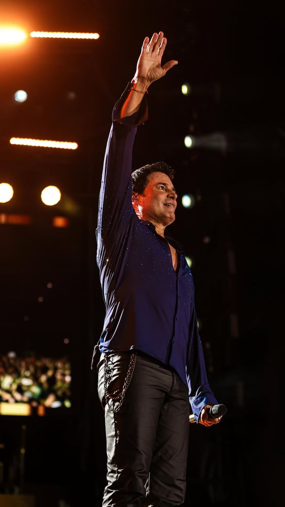 El cantante palpita sus shows.