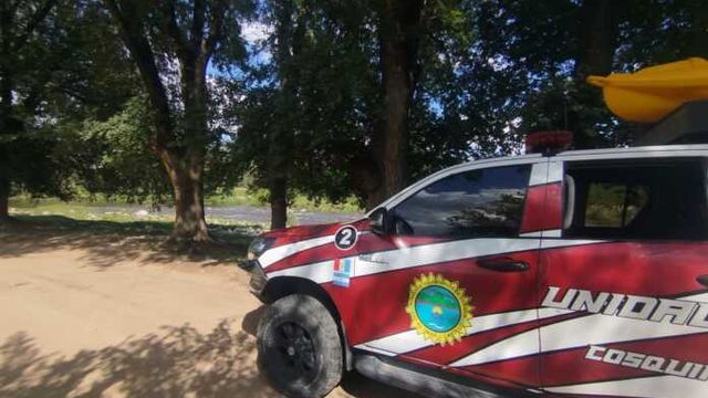 Bomberos de Cosquín rescataron a un niño arrastrado por la creciente del río