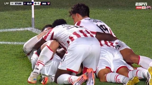 Todo Instituto festeja el gol de Diego Sosa