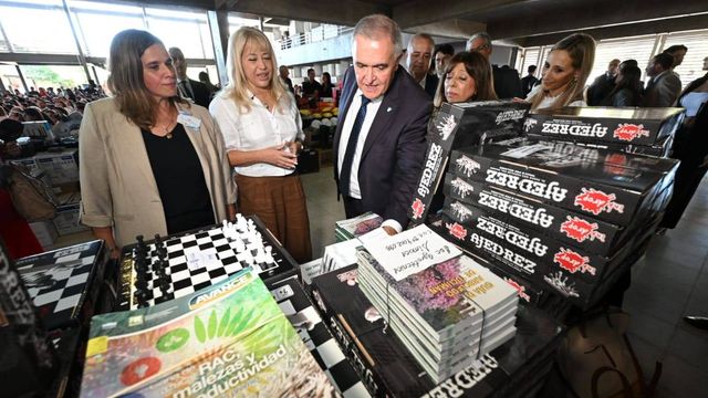 Entrega equipamiento a escuelas Jaldo