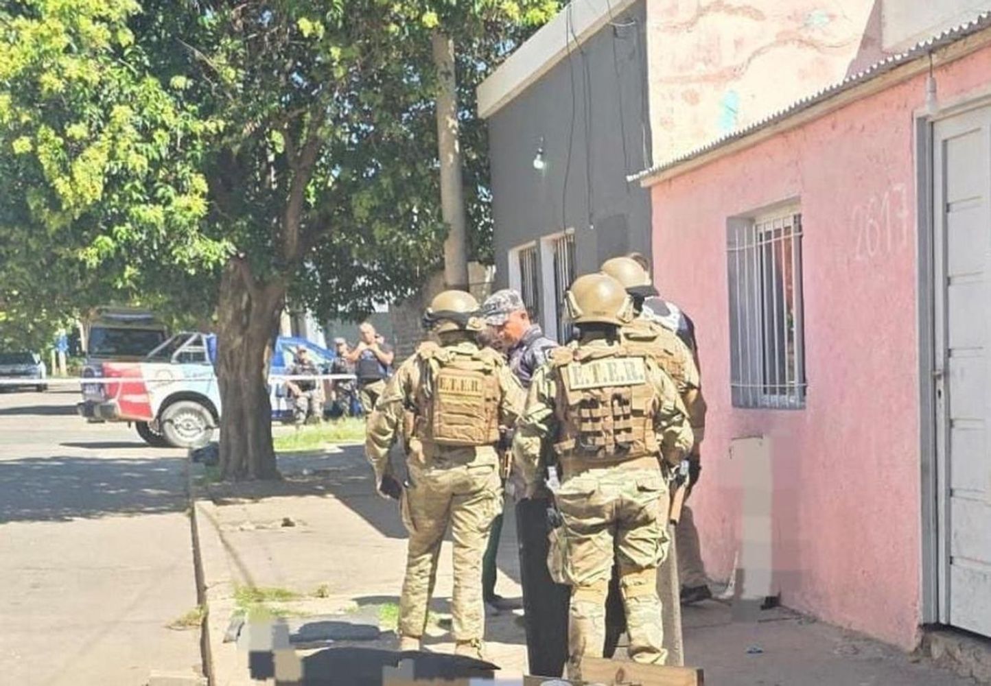 Un hombre se atrincheró, se autolesionó y quiso agredir a la Policía.