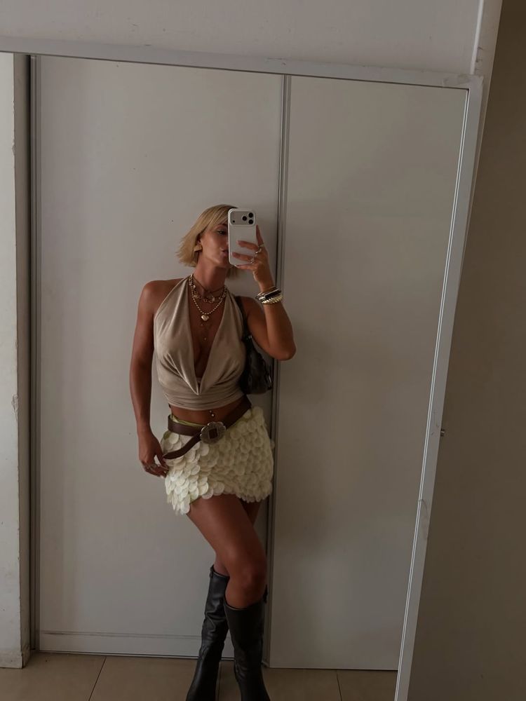 El destape de Sara Sklate: la periodista de River eligió el outfit más diminuto de la temporada y arrasó en Instagram