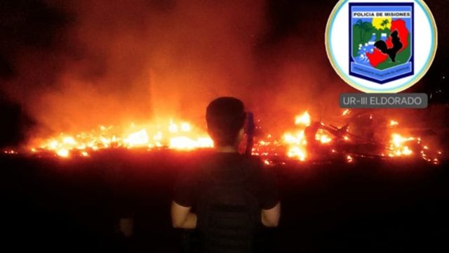 Incendio consumió una vivienda en Eldorado: la dueña estaba de viaje.