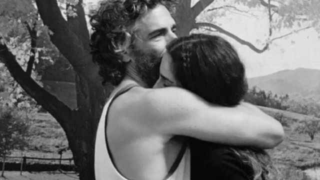 Julia Sbaraglia, hija de Leonardo Sbaraglia, elige mantener su vida lejos de las cámaras y la exposición pública.
