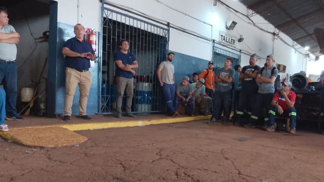 Municipales de Eldorado aceptaron la oferta salarial y volverán a negociar en 15 días.