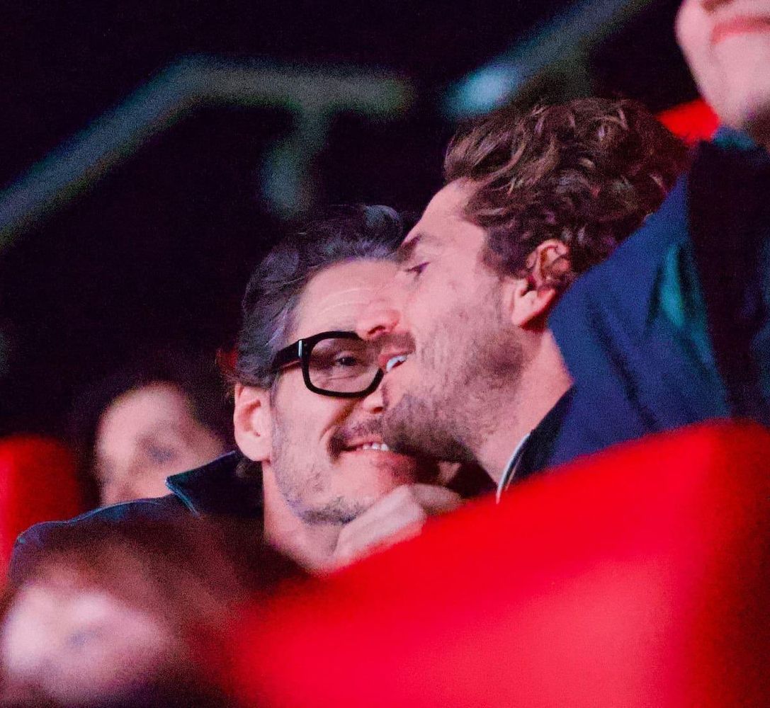 Pedro Pascal junto a su pareja, Rafael Olarra.
