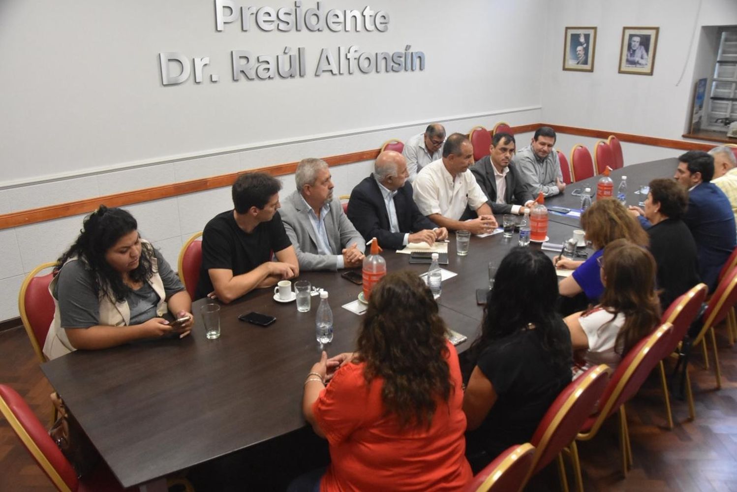 El diputado Fiad advirtió que en términos políticos el diputado nacional libertario Manuel Quintar “está directamente relacionado con la lamentable situación del PAMI Jujuy”, por cuanto “tuvo que ver en la designación del delegado del PAMI en Jujuy”.