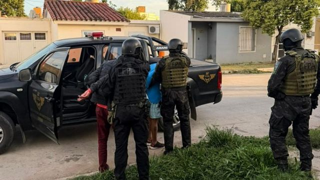 Fuerza Policial Antinarcotráfico desarticula banda en Arroyito: 10 detenidos