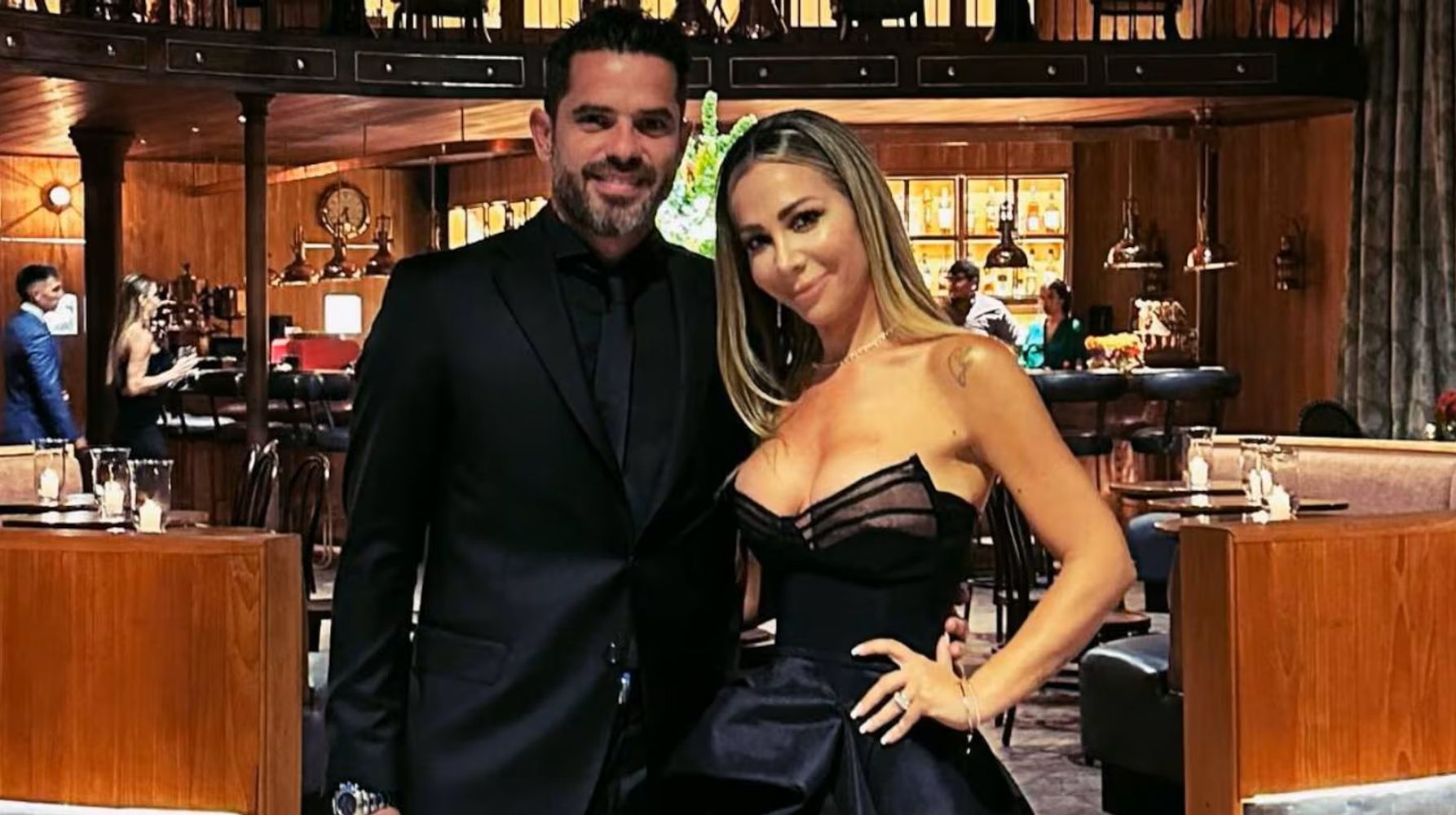 Fernando Gago y su esposa