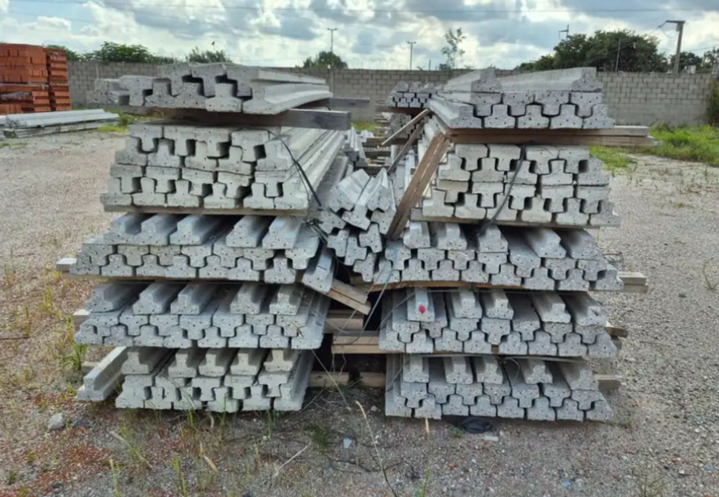 Subastan materiales de construcción de Márquez y Asociados. 