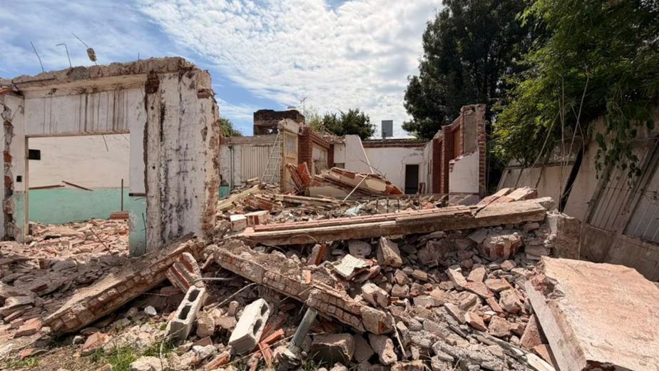 Derrumbe en Córdoba: un albañil cayó desde 3 metros y está internado