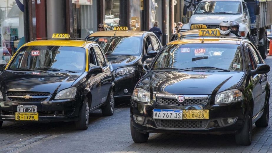 El Concejo aprobó un nuevo aumento de tarifas en taxis y remises de Rosario: cuánto saldrán
