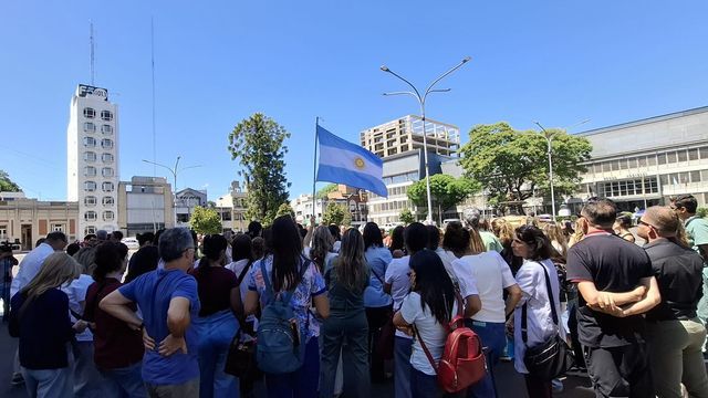 Profesionales de la salud presentaron un petitorio para regularizar la carga horaria y reconocer funciones críticas.