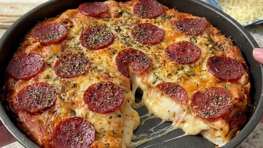 Cómo hacer una pizza rellena sin amasar: receta fácil y lista en 15 minutos para salvar la cena del fin de semana