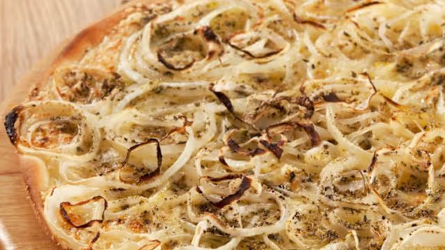 Sin harina: el ingrediente secreto para hacer una pizza de fugazzeta versión saludable