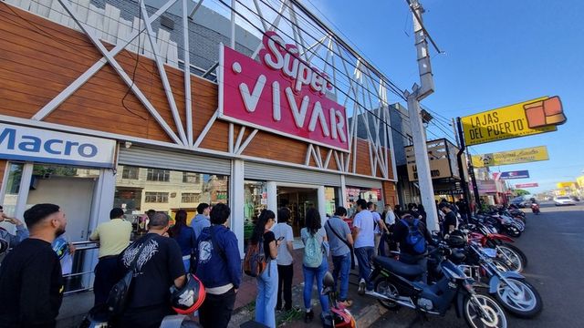 Convocatoria laboral en Posadas atrajo una multitud de postulantes: la fila daba vuelta la manzana.