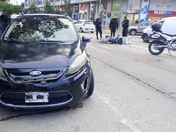 Un motociclista sufrió una grave fractura tras chocar en pleno centro de Carlos Paz