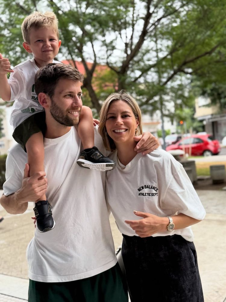 Inés Palombo junto a su familia en la actualidad.