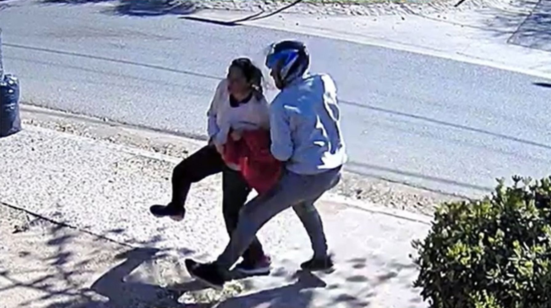 Una mujer fue asaltada mientras caminaba por la calle Matienzo en Eldorado.