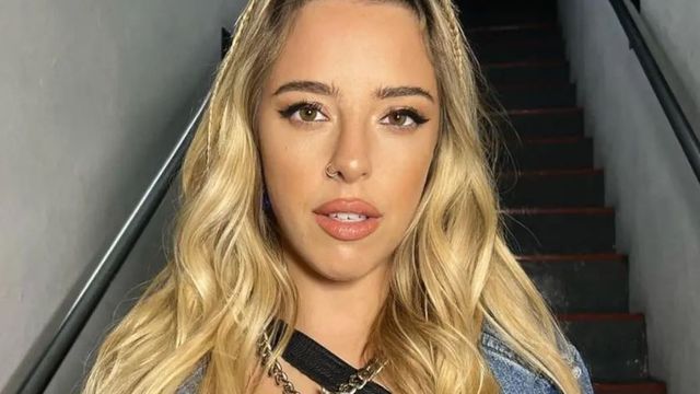 Nati Jota se sumó al estampado de la temporada y dio cátedra de estilo con un look urbano y casual para todos los días 
