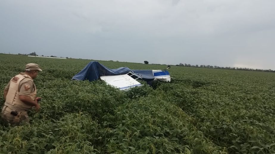 Colonia Marina: un piloto salvó su vida de milagro tras caer con su avioneta
