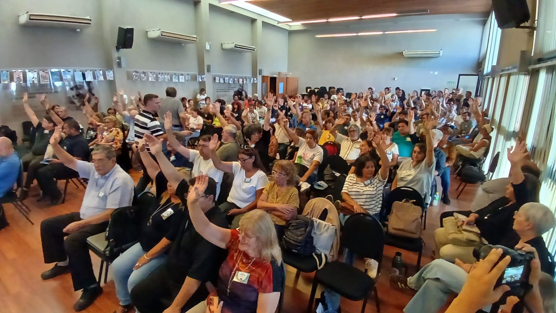 Por unanimidad, las delegaciones de UEPC rechazaron la propuesta salarial del Gobierno de Córdoba. No hay clases este lunes.