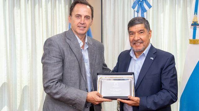 El vicegobernador Miguel Acevedo recibió en la presidencia de la Legislatura de Tucumán al Defensor del Pueblo de Catamarca, doctor Dalmacio Mera.