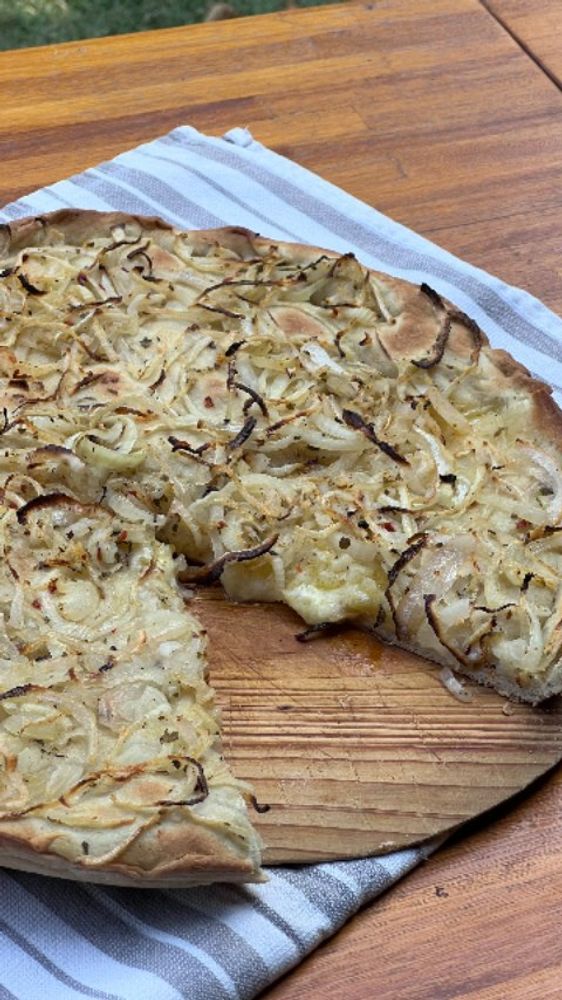 Así queda la fugazzeta rellena.