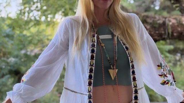 Nicole Neumann se sumó a la tendencia del verano y dio cátedra de estilo con un look boho chic 