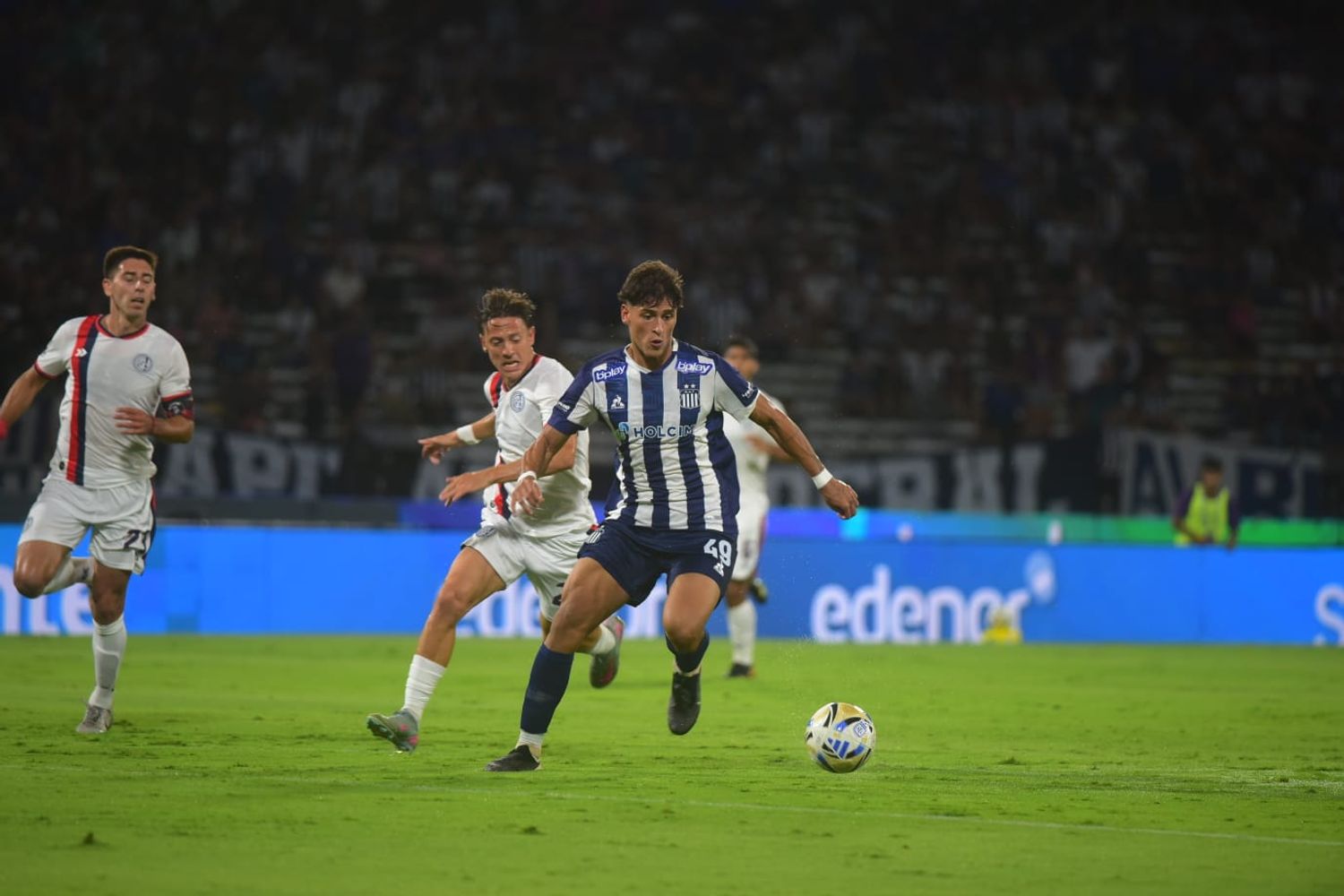 Talleres enfrenta al áspero San Lorenzo en el Kempes.