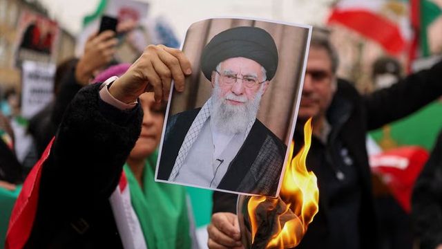 Donald Trump confirmó que Estados Unidos eliminó al líder del régimen iraní.