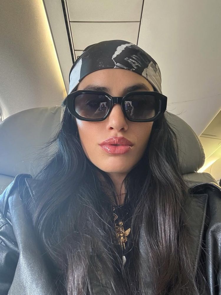 Lali Espósito posó con las botas que serán tendencia la temporada y dio cátedra de estilo con un look urbano