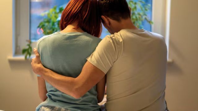 La simbiosexualidad se define por la atracción hacia parejas o grupos que ya mantienen un vínculo previo.

