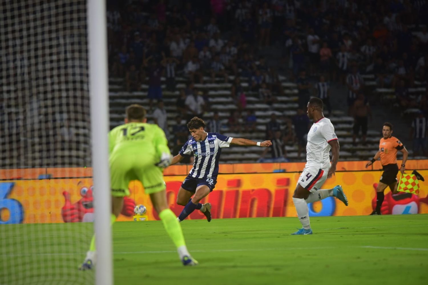 Talleres buscó y buscó, ante un áspero rival como San Lorenzo.