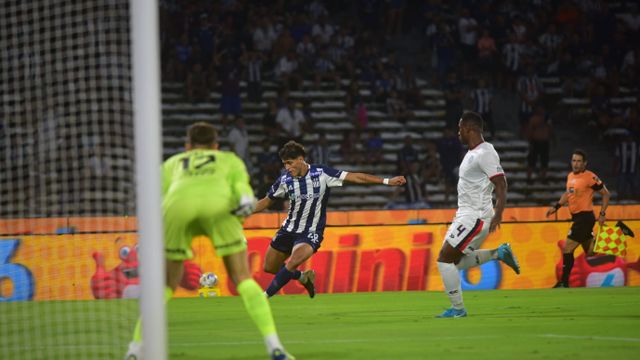 Talleres buscó y buscó, ante un áspero rival como San Lorenzo.